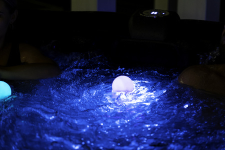 Plovoucí LED lampa THUNDER