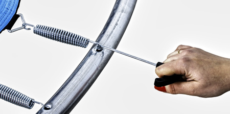 Háček na pružiny trampolíny