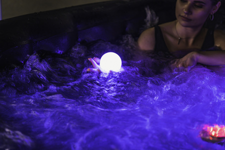 Plovoucí LED lampa THUNDER